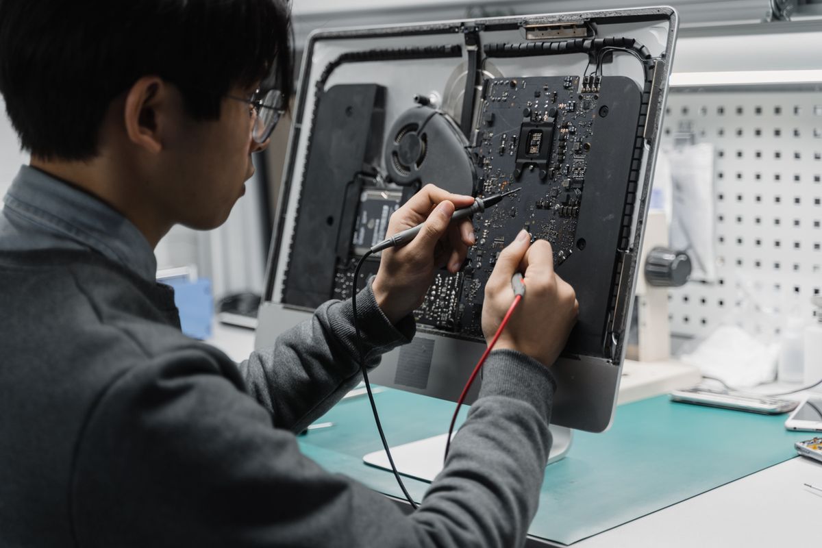 Intervento tecnico sui componenti di un computer