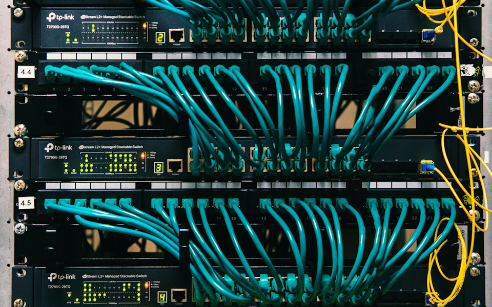 Switch di rete e collegamenti Ethernet per le infrastrutture IT